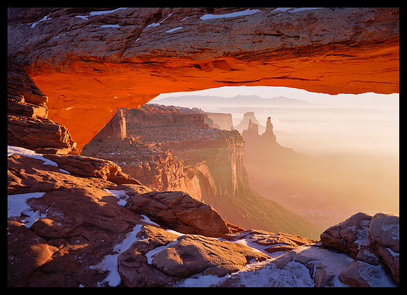 Canyonlands N.P. - Mesa Arch (P71)