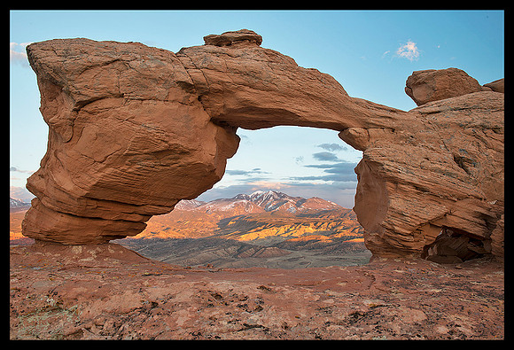 Tukuhnikivats Arch